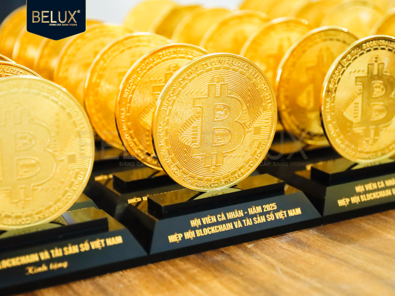 Lô 100 đồng Bitcoin cao 11cm bằng đồng mạ vàng 24k thiết kế theo yêu cầu